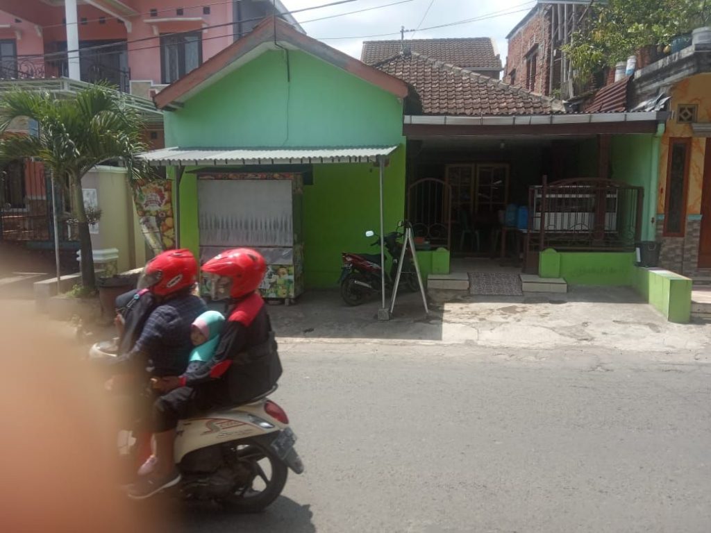 Dijual rumah luas pinggir jalan raya di song song Singosari Malang